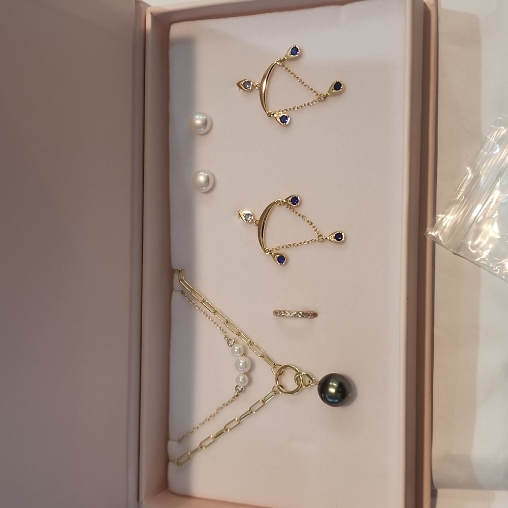 Misha Hawaii 2023 Lucky Bag Necklaces, Earrings, & bracelet